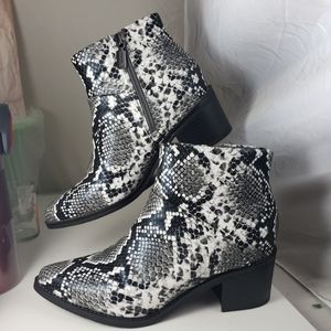 Blondo Women's Noa Waterproof Ankle Boot